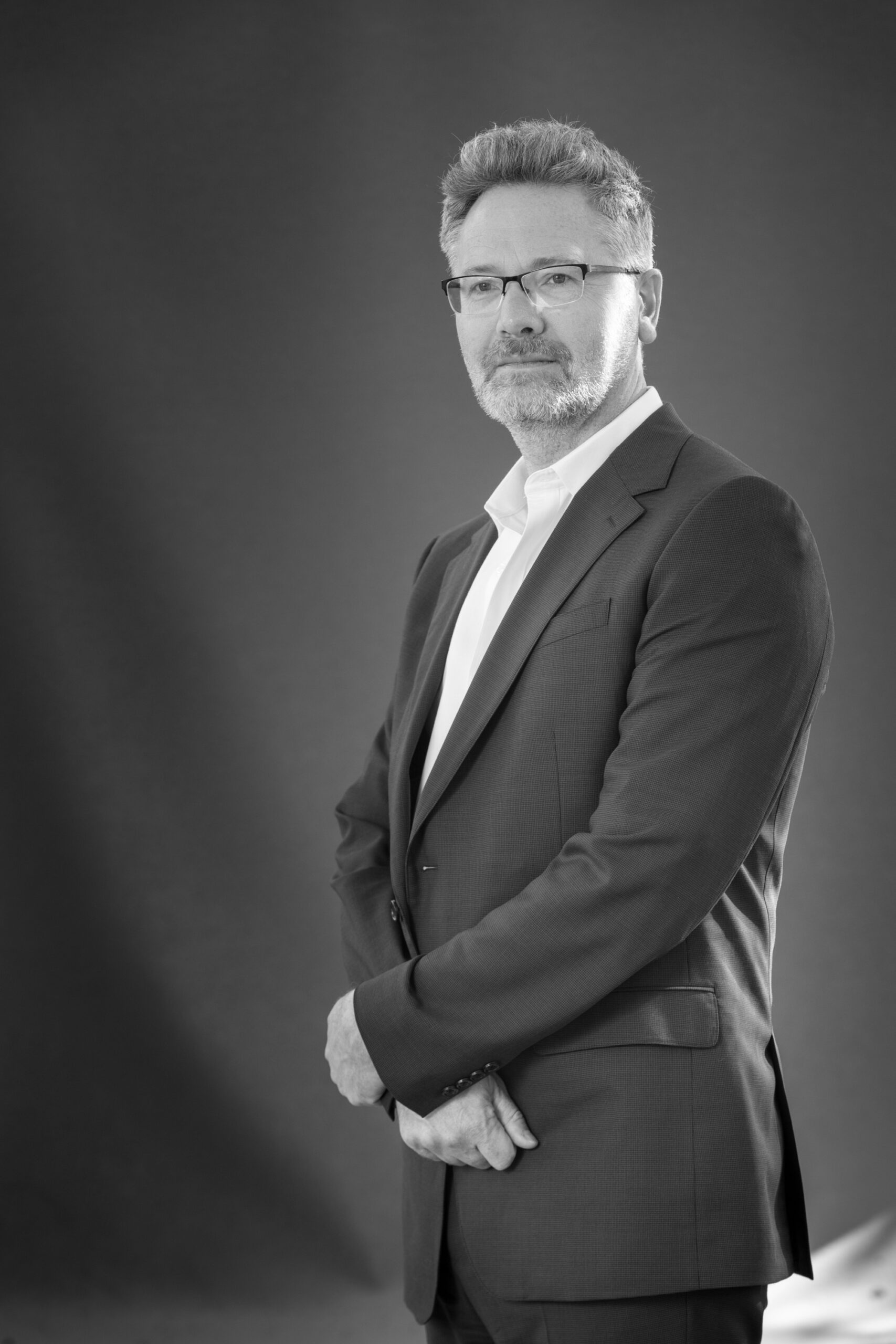 Adam Tooze: Επιθετικοί τύποι και νταήδες, αυτοί κυριαρχούν στην αμερικανική πολιτική σκηνή σήμερα