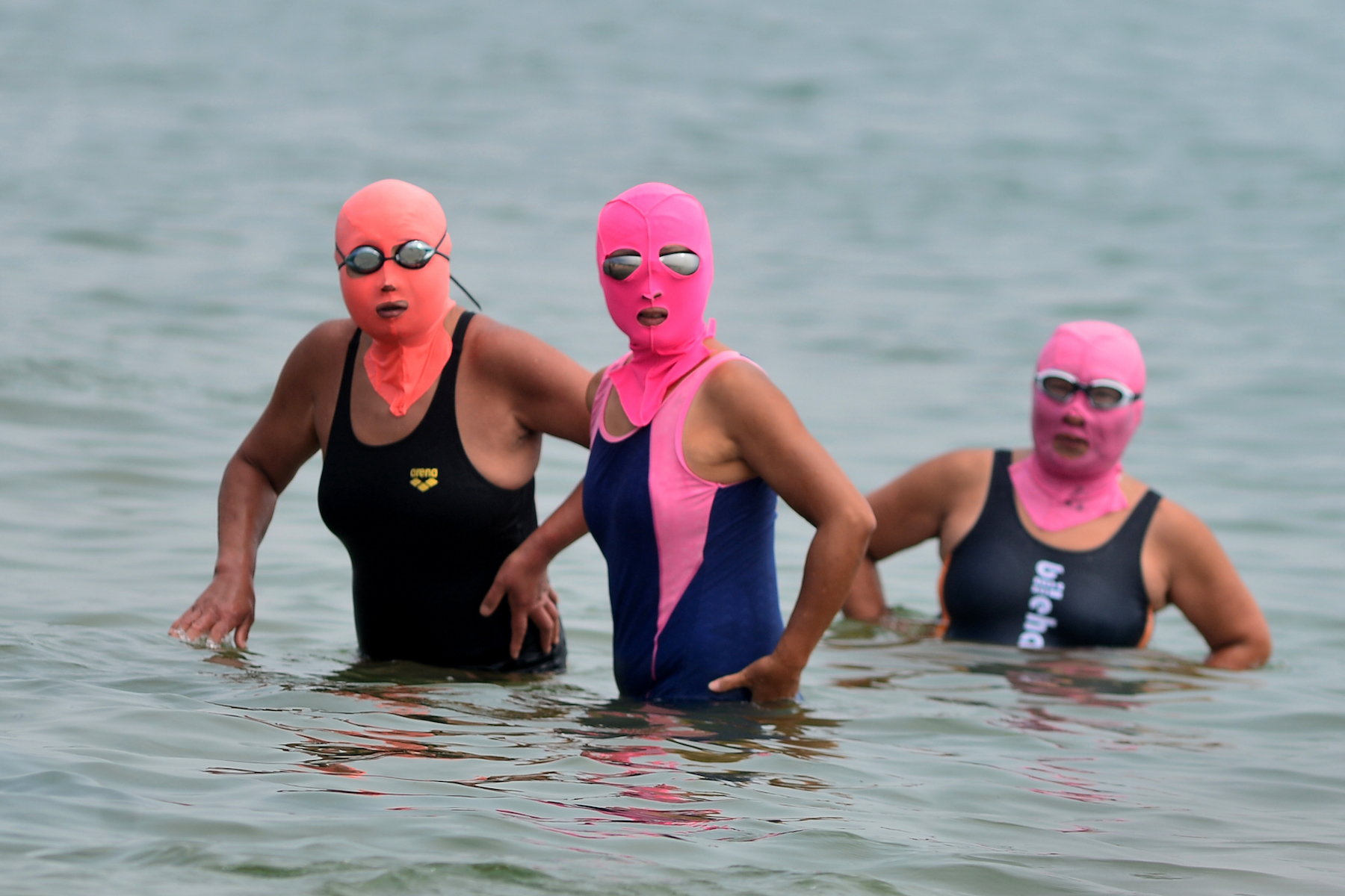 Facekini: Οι νέοι Κινέζοι το λατρεύουν, το κομουνιστικό κόμμα όχι και τόσο