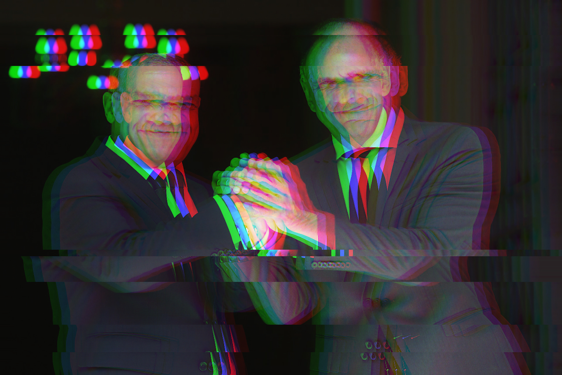 Αγκαλιές και ρηματικές διακοινώσεις