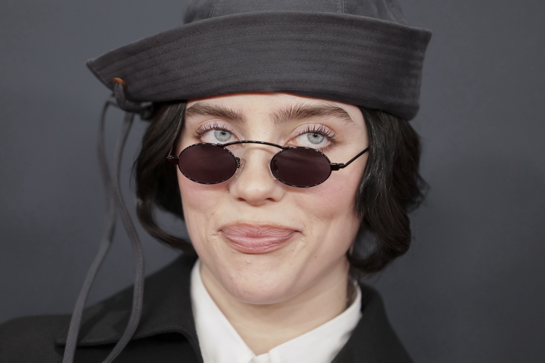 «Σταματήστε να είστε δισεκατομμυριούχοι, κάντε φιλανθρωπίες»